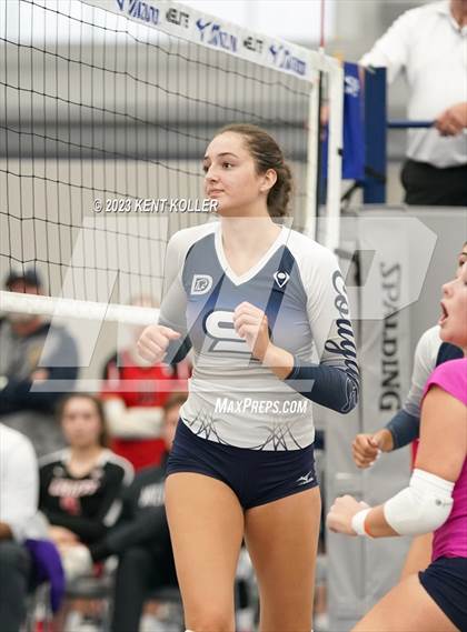Thumbnail 1 in Canton vs. Dakota photogallery.
