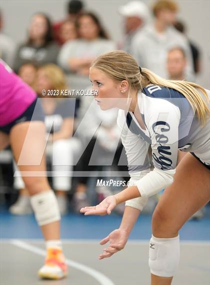 Thumbnail 2 in Canton vs. Dakota photogallery.