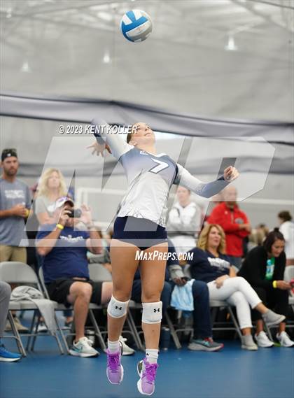 Thumbnail 1 in Canton vs. Dakota photogallery.