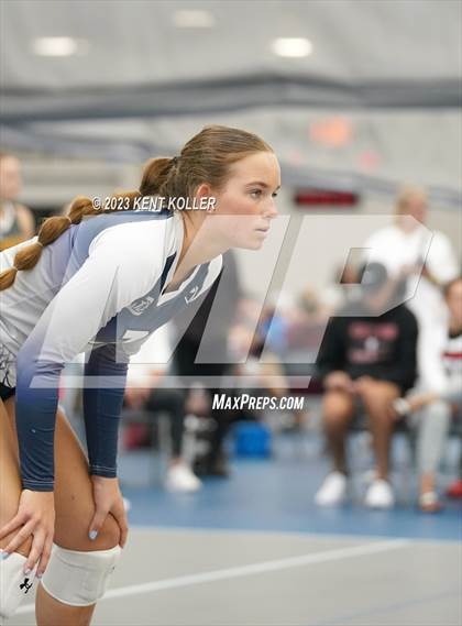 Thumbnail 2 in Canton vs. Dakota photogallery.