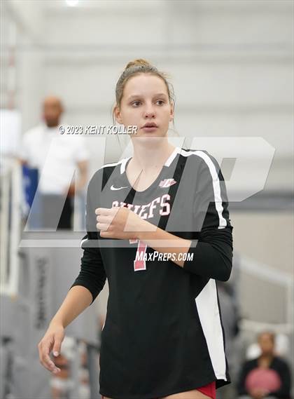 Thumbnail 2 in Canton vs. Dakota photogallery.