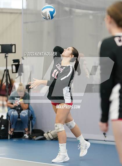 Thumbnail 1 in Canton vs. Dakota photogallery.