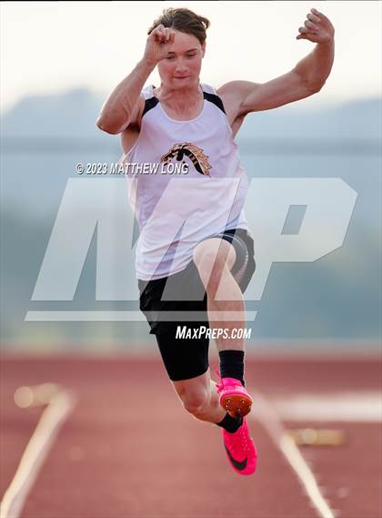 Thumbnail 2 in Husky Hilltop Classic photogallery.
