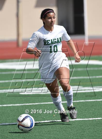 Thumbnail 3 in Lee [Robert E.] vs Reagan [Ronald] (Comalander Stadium) photogallery.