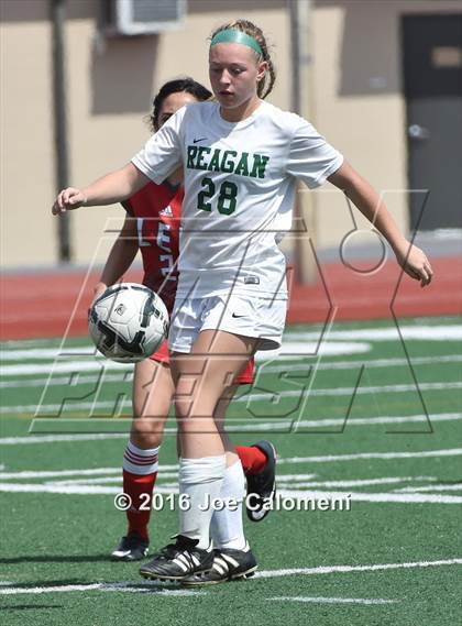 Thumbnail 2 in Lee [Robert E.] vs Reagan [Ronald] (Comalander Stadium) photogallery.