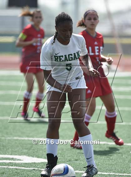 Thumbnail 2 in Lee [Robert E.] vs Reagan [Ronald] (Comalander Stadium) photogallery.