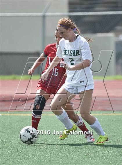 Thumbnail 3 in Lee [Robert E.] vs Reagan [Ronald] (Comalander Stadium) photogallery.