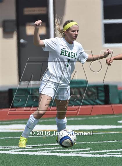 Thumbnail 2 in Lee [Robert E.] vs Reagan [Ronald] (Comalander Stadium) photogallery.