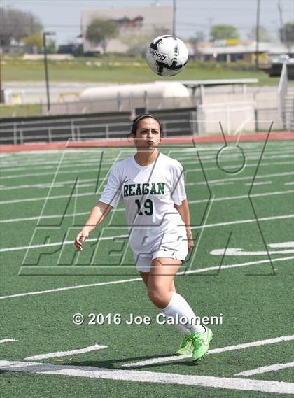 Thumbnail 2 in Lee [Robert E.] vs Reagan [Ronald] (Comalander Stadium) photogallery.