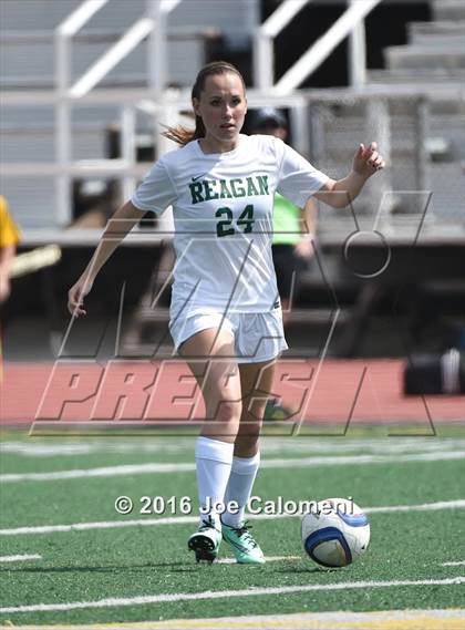 Thumbnail 3 in Lee [Robert E.] vs Reagan [Ronald] (Comalander Stadium) photogallery.