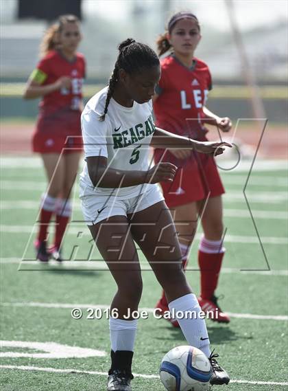 Thumbnail 1 in Lee [Robert E.] vs Reagan [Ronald] (Comalander Stadium) photogallery.