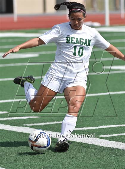 Thumbnail 2 in Lee [Robert E.] vs Reagan [Ronald] (Comalander Stadium) photogallery.