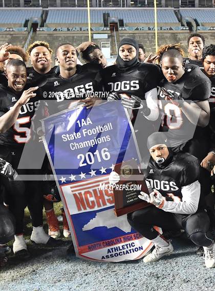 Thumbnail 2 in West Montgomery vs. Wallace-Rose Hill (NCHSAA 1AA Final) photogallery.