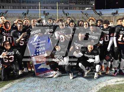 Thumbnail 1 in West Montgomery vs. Wallace-Rose Hill (NCHSAA 1AA Final) photogallery.