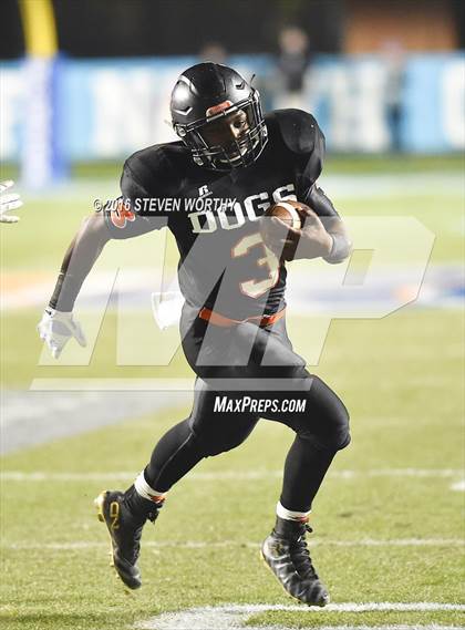 Thumbnail 2 in West Montgomery vs. Wallace-Rose Hill (NCHSAA 1AA Final) photogallery.