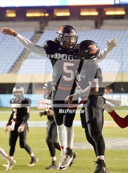 Thumbnail 1 in West Montgomery vs. Wallace-Rose Hill (NCHSAA 1AA Final) photogallery.