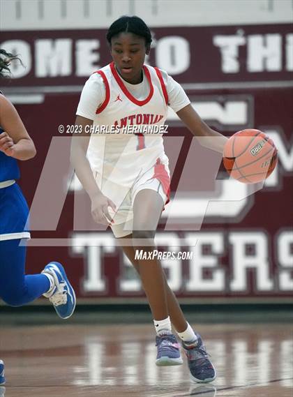 Thumbnail 3 in Antonian Prep vs. Parish Episcopal (TAPPS 6A Regional Final) photogallery.