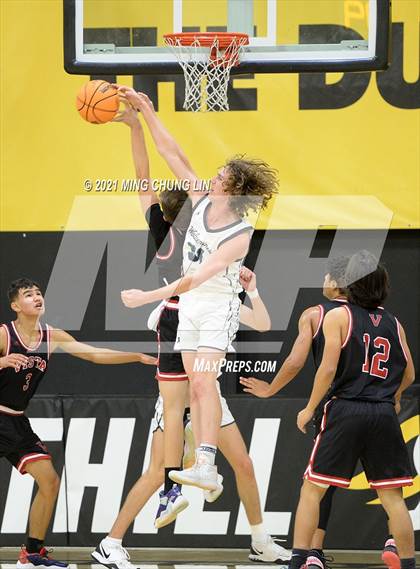 Thumbnail 3 in Vista vs. Aliso Niguel (Feast Week Tournament) photogallery.