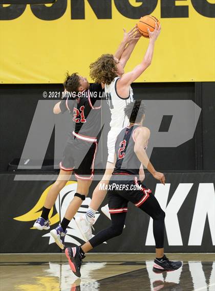 Thumbnail 2 in Vista vs. Aliso Niguel (Feast Week Tournament) photogallery.