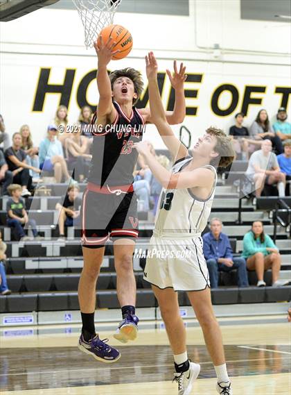 Thumbnail 2 in Vista vs. Aliso Niguel (Feast Week Tournament) photogallery.