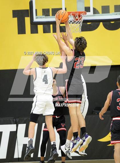 Thumbnail 1 in Vista vs. Aliso Niguel (Feast Week Tournament) photogallery.