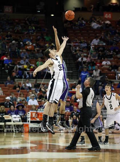 Thumbnail 2 in Water Valley vs. Douglass (UIL 1A Semifinal) photogallery.