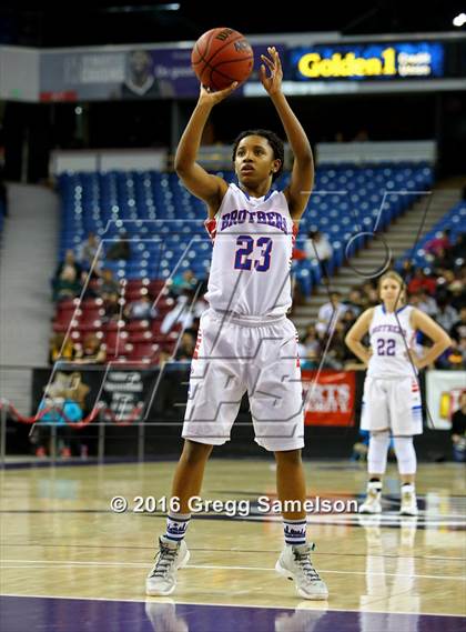 Thumbnail 3 in Rio Linda vs Christian Brothers (CIF SJS D3 Final) photogallery.