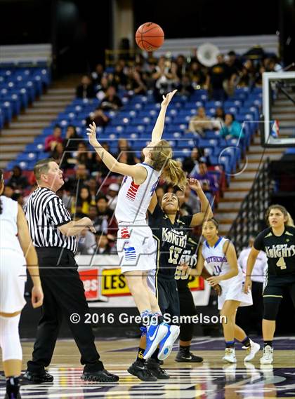 Thumbnail 3 in Rio Linda vs Christian Brothers (CIF SJS D3 Final) photogallery.