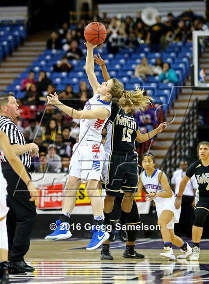 Thumbnail 1 in Rio Linda vs Christian Brothers (CIF SJS D3 Final) photogallery.