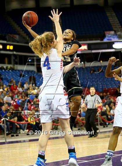 Thumbnail 1 in Rio Linda vs Christian Brothers (CIF SJS D3 Final) photogallery.