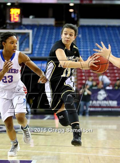 Thumbnail 3 in Rio Linda vs Christian Brothers (CIF SJS D3 Final) photogallery.