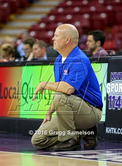 Thumbnail 3 in Rio Linda vs Christian Brothers (CIF SJS D3 Final) photogallery.