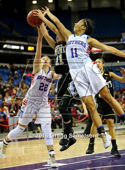 Thumbnail 3 in Rio Linda vs Christian Brothers (CIF SJS D3 Final) photogallery.