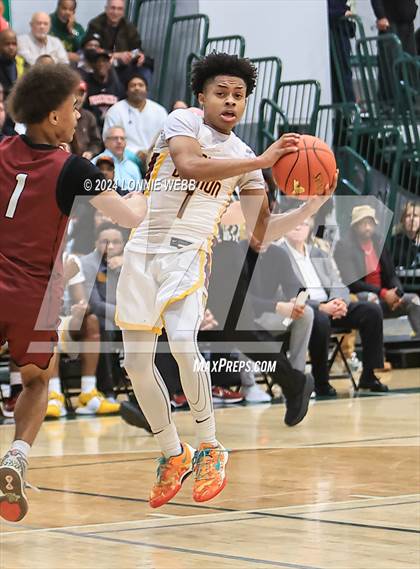Thumbnail 1 in Elmira vs Mount Vernon (NYSPHSAA Class AAA Regional Semifinal) photogallery.