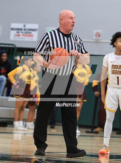 Thumbnail 1 in Elmira vs Mount Vernon (NYSPHSAA Class AAA Regional Semifinal) photogallery.