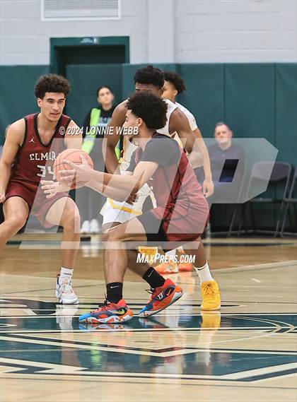 Thumbnail 2 in Elmira vs Mount Vernon (NYSPHSAA Class AAA Regional Semifinal) photogallery.