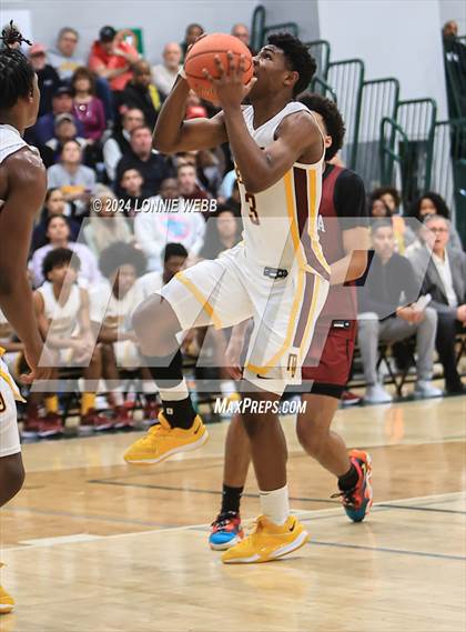Thumbnail 3 in Elmira vs Mount Vernon (NYSPHSAA Class AAA Regional Semifinal) photogallery.