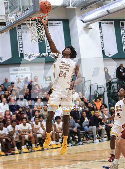 Thumbnail 3 in Elmira vs Mount Vernon (NYSPHSAA Class AAA Regional Semifinal) photogallery.