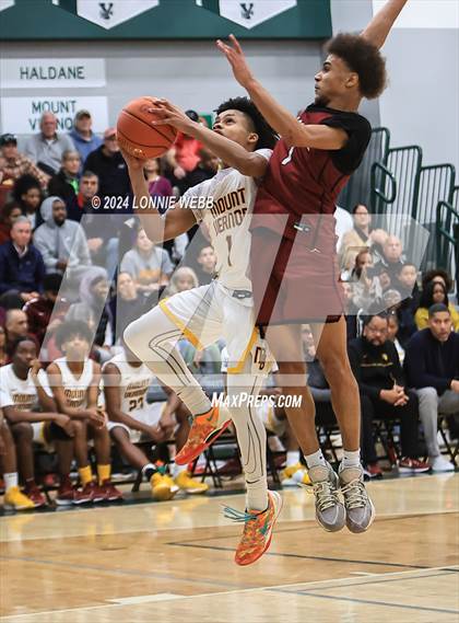 Thumbnail 2 in Elmira vs Mount Vernon (NYSPHSAA Class AAA Regional Semifinal) photogallery.