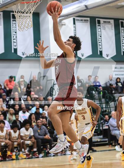 Thumbnail 2 in Elmira vs Mount Vernon (NYSPHSAA Class AAA Regional Semifinal) photogallery.