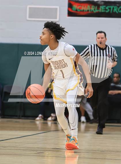 Thumbnail 1 in Elmira vs Mount Vernon (NYSPHSAA Class AAA Regional Semifinal) photogallery.