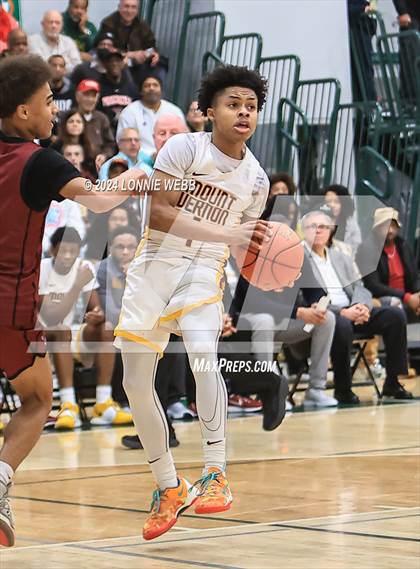 Thumbnail 2 in Elmira vs Mount Vernon (NYSPHSAA Class AAA Regional Semifinal) photogallery.