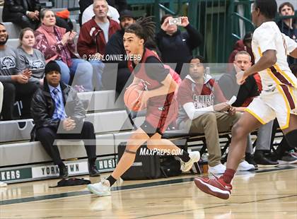 Thumbnail 2 in Elmira vs Mount Vernon (NYSPHSAA Class AAA Regional Semifinal) photogallery.