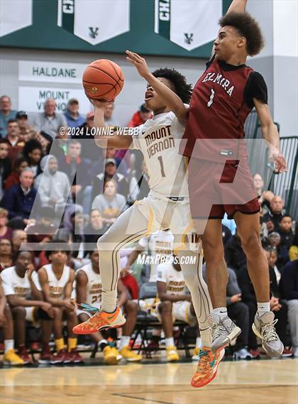 Thumbnail 1 in Elmira vs Mount Vernon (NYSPHSAA Class AAA Regional Semifinal) photogallery.