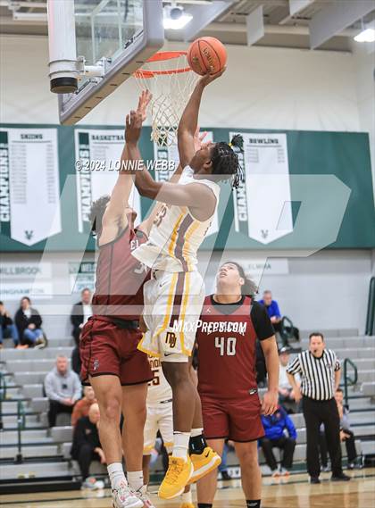 Thumbnail 3 in Elmira vs Mount Vernon (NYSPHSAA Class AAA Regional Semifinal) photogallery.