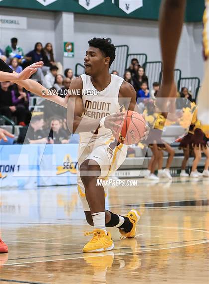 Thumbnail 3 in Elmira vs Mount Vernon (NYSPHSAA Class AAA Regional Semifinal) photogallery.