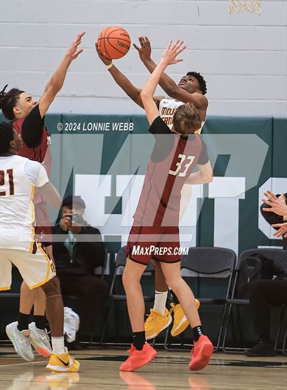 Thumbnail 2 in Elmira vs Mount Vernon (NYSPHSAA Class AAA Regional Semifinal) photogallery.