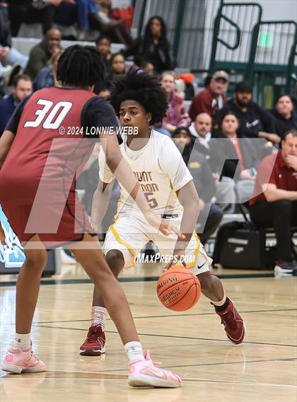 Thumbnail 1 in Elmira vs Mount Vernon (NYSPHSAA Class AAA Regional Semifinal) photogallery.