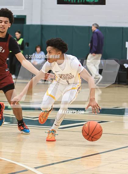 Thumbnail 1 in Elmira vs Mount Vernon (NYSPHSAA Class AAA Regional Semifinal) photogallery.