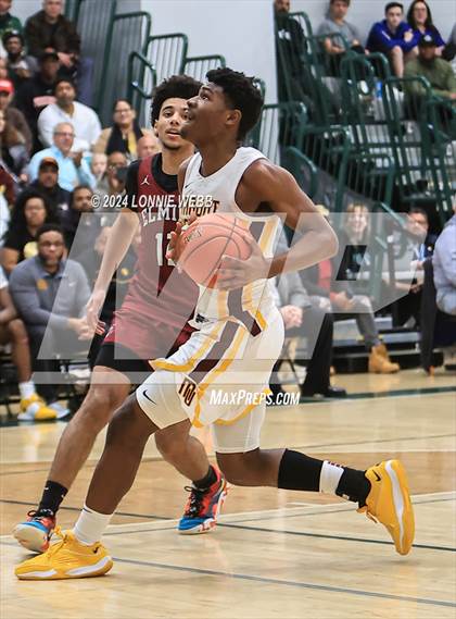 Thumbnail 1 in Elmira vs Mount Vernon (NYSPHSAA Class AAA Regional Semifinal) photogallery.